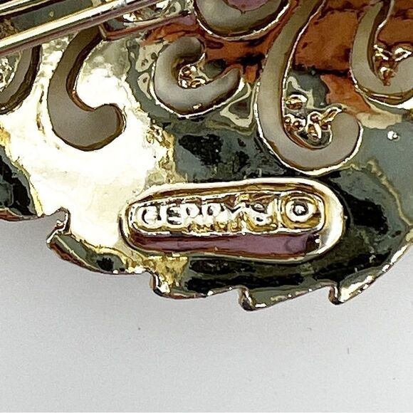 Vintage Gerrys Gold Tone Scroll Textured Leaf Brooch Pin Marked 2.25" - Picture 5 of 6